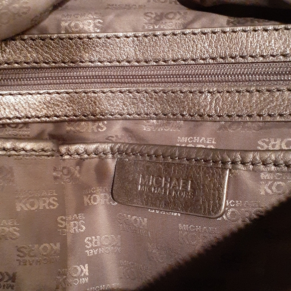 Michael Kors Pebble Leather Shoulder Bag - Picture 4 of 10